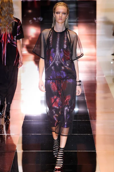 Look 27